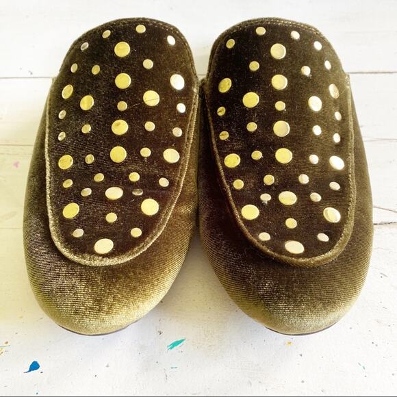 Reaction Kenneth Cole Wyatt Green Velvet Gold Studded Mules Slides 6.5 - Picture 2 of 8